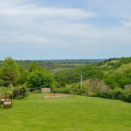 Aux Volets Bleus Chez & Sylvie Holiday home Rouffignac Saint-Cernin