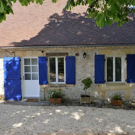 Aux Volets Bleus Chez & Sylvie Holiday home