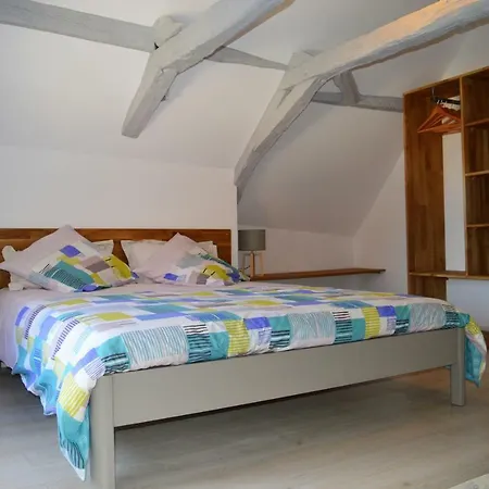 Aux Volets Bleus Chez & Sylvie Holiday home Rouffignac Saint-Cernin