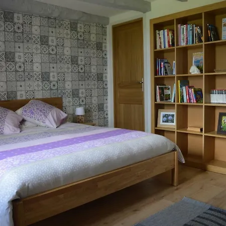 Aux Volets Bleus Chez & Sylvie Holiday home Rouffignac Saint-Cernin