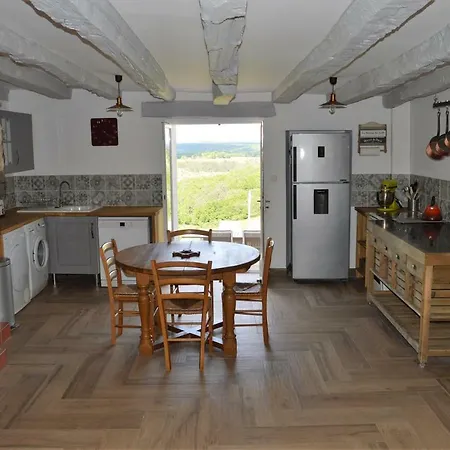 Holiday home Aux Volets Bleus Chez & Sylvie *